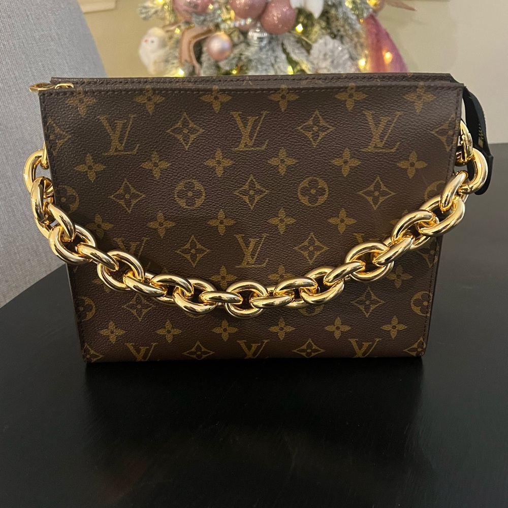 Authentic Louis Vuitton Toiletry 19